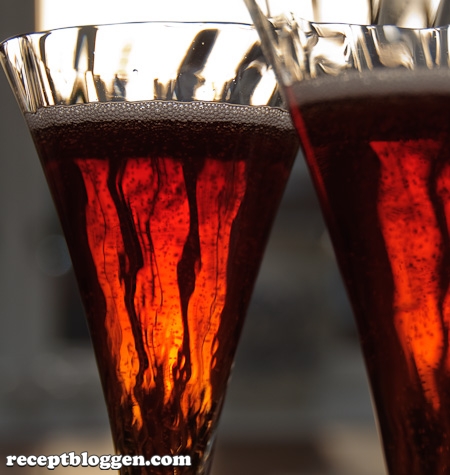 klassisk-kir-royale-med-creme-de-cassis-och-champagne-5988