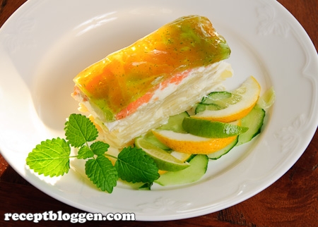 terrine-med-potatis-lax-pepparot-yoghurt-och-gele-med-dill-6014