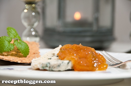 roquefortost-med-fikonmarmelad-och-sott-efterrattsvin-6230