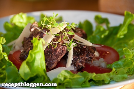 sallad-med-stekt-kycklinglever-timjan-och-parmesanost-6319