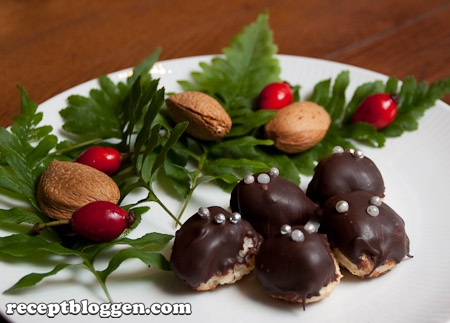 enkla-sma-kakor-av-mandelmassa-och-choklad-0797
