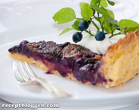 paj-med-blabar-polenta-citron-och-lime-1020533