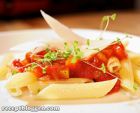 enkel-tomat-och-gronsakssas-till-pasta-p10401891