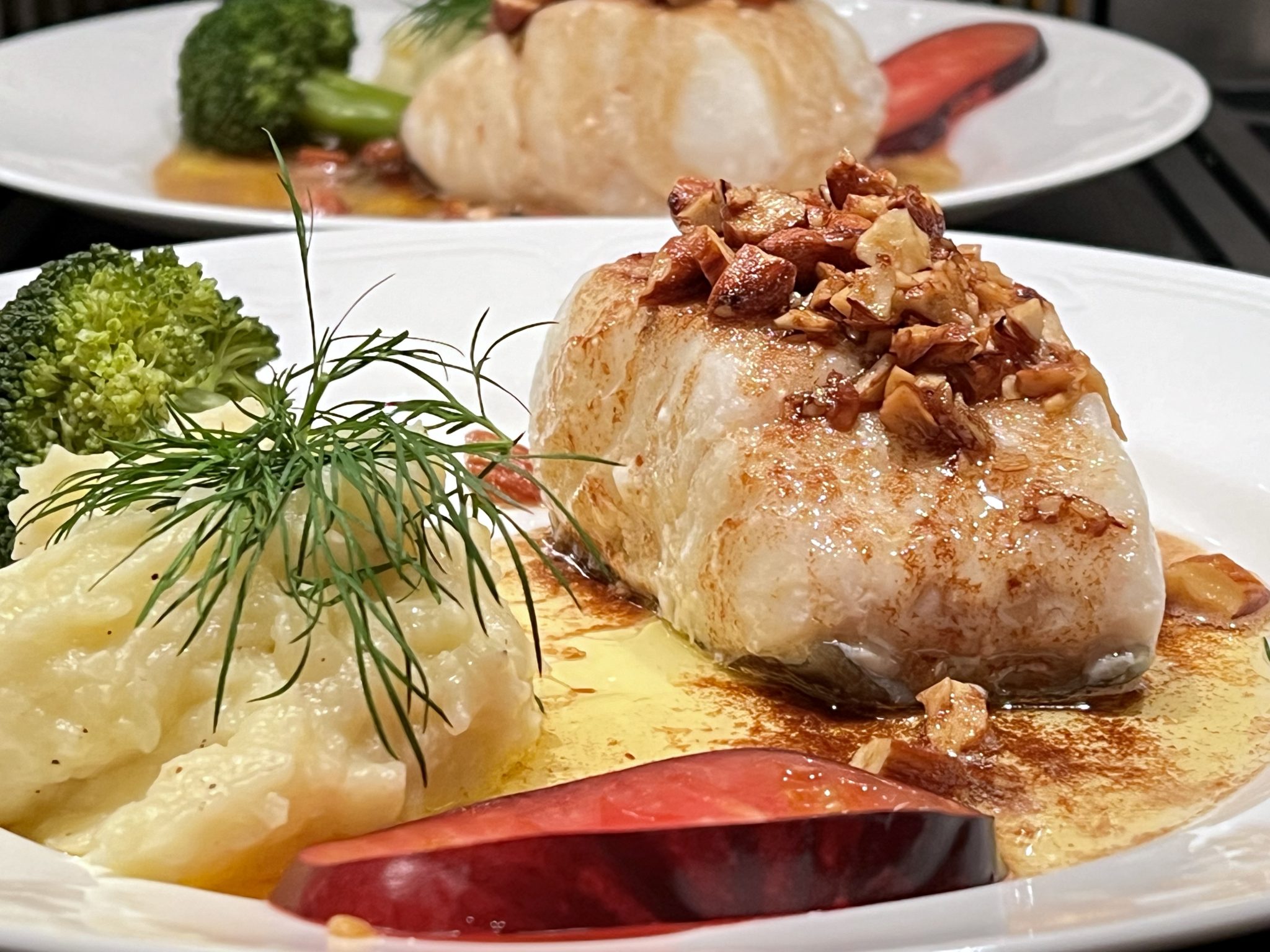 Torskrygg med rostad mandel och brynt smör